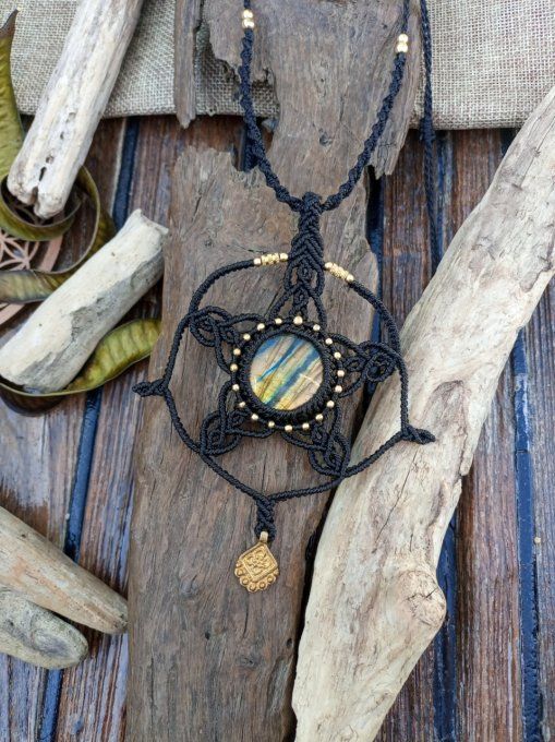 collier mandala macramé labradorite noir