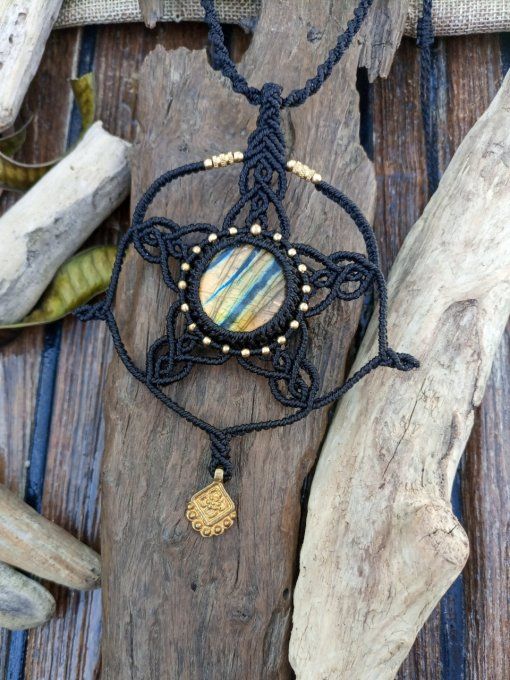 collier mandala macramé labradorite noir