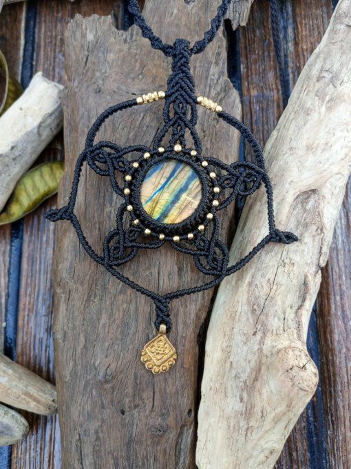 collier mandala macramé labradorite noir