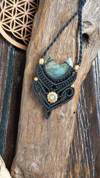 Pendentif lune Isis