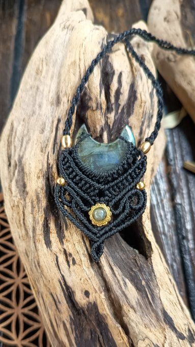 Pendentif lune Isis