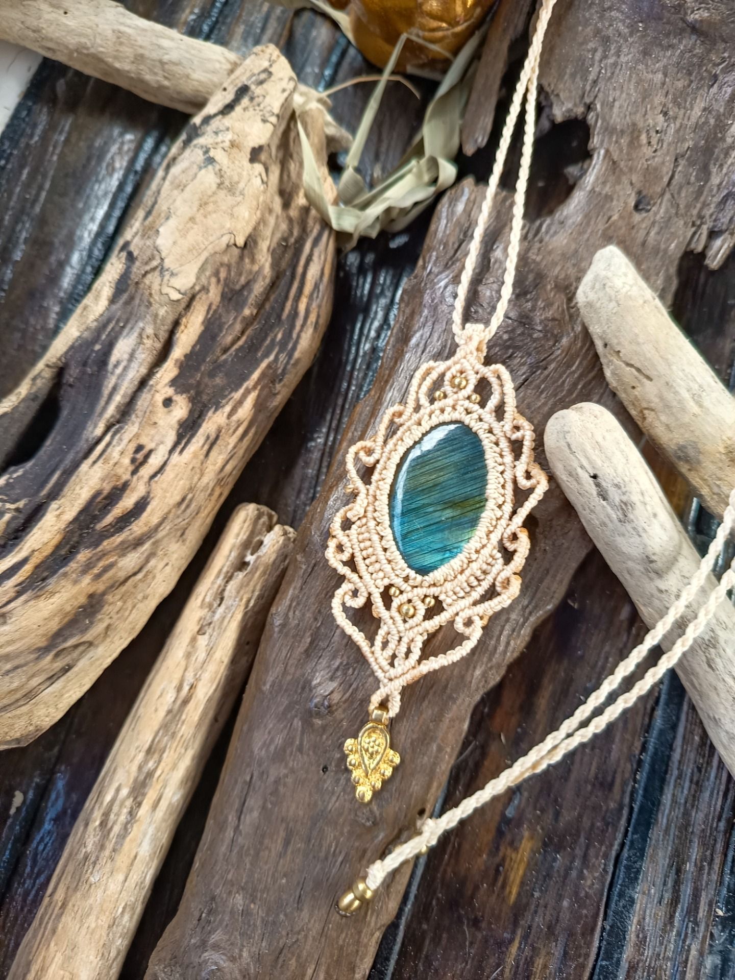 Pendentif beige labradorite