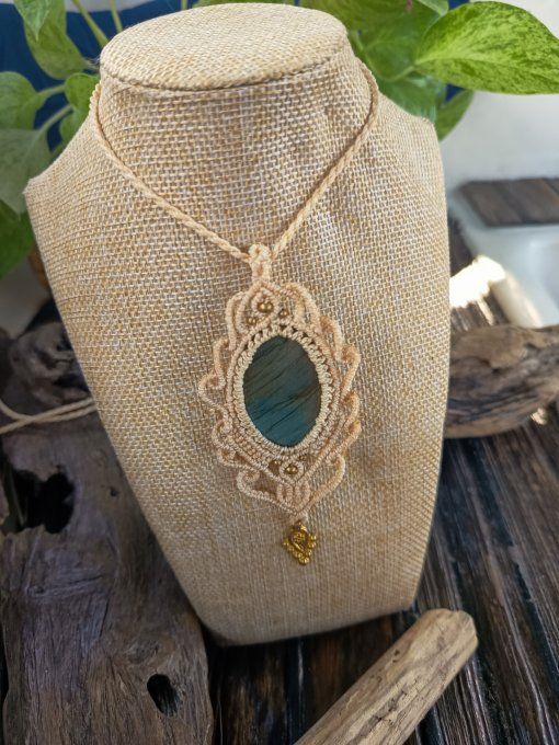 Pendentif beige labradorite