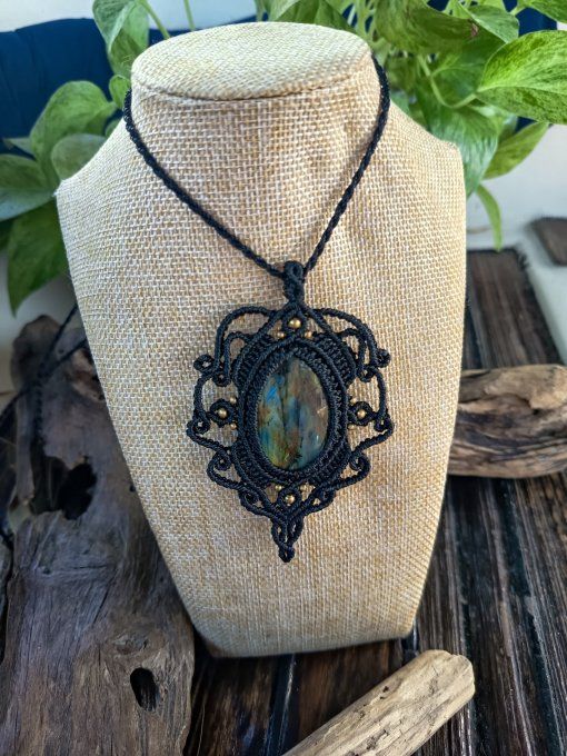 Pendentif noir Labradorite