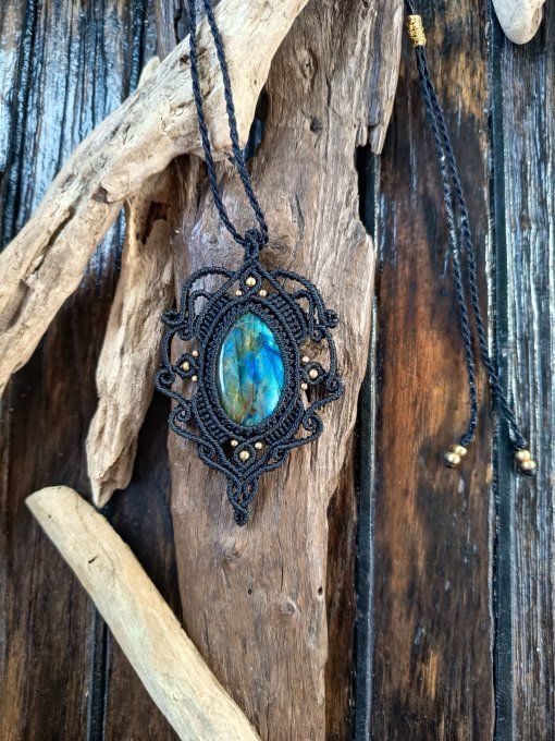 Pendentif noir Labradorite